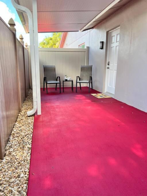 Grey Novo Studio + Free-Parking&Wifi Tampa Exteriör bild
