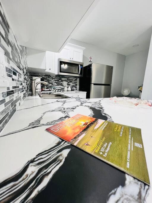 Grey Novo Studio + Free-Parking&Wifi Tampa Exteriör bild