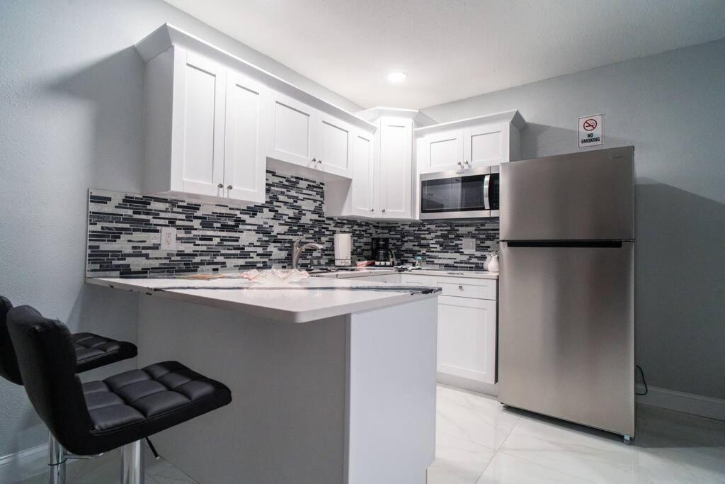 Grey Novo Studio + Free-Parking&Wifi Tampa Exteriör bild